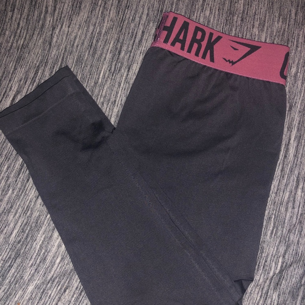 Gym shark leggings